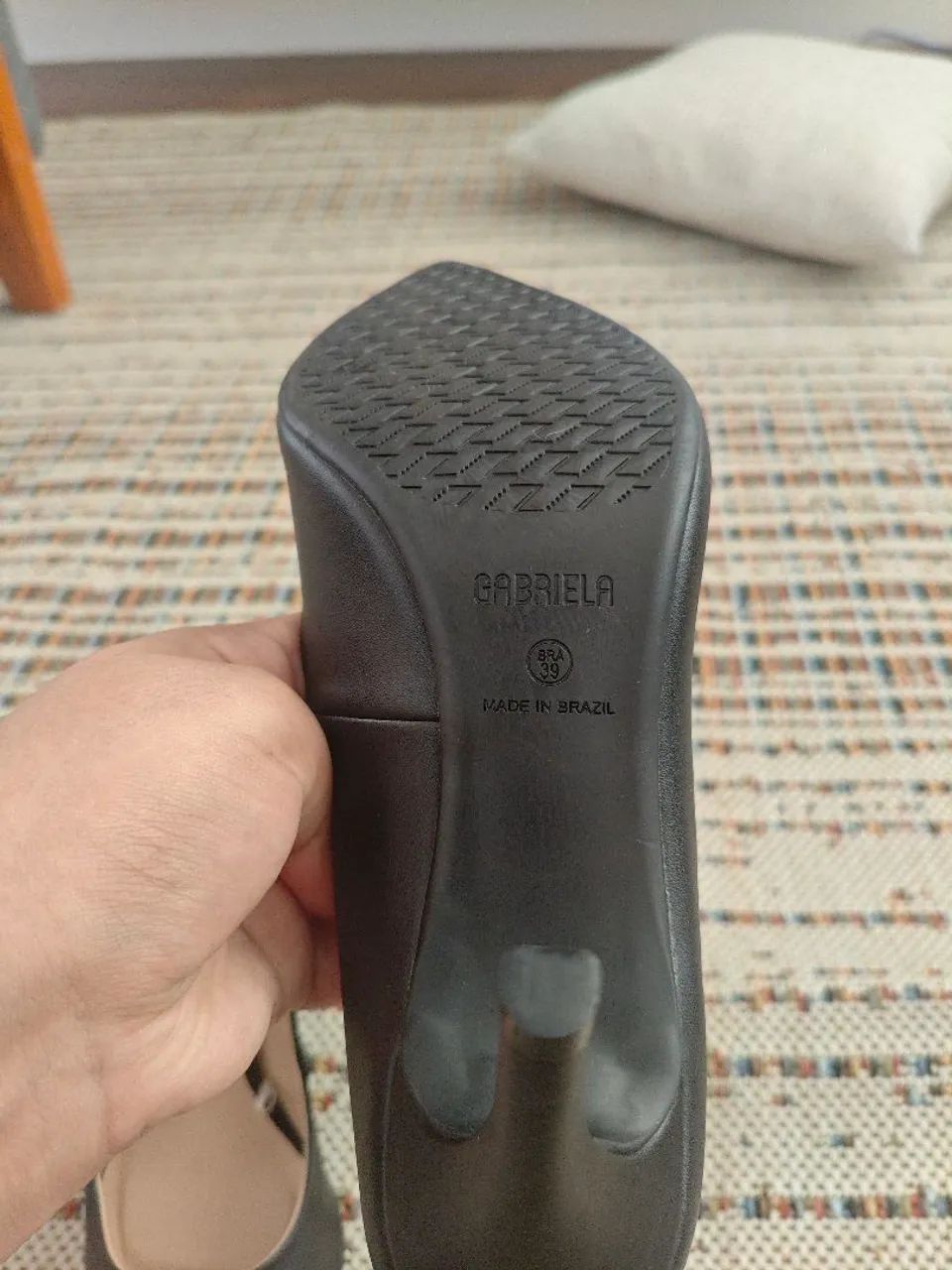 scarpin Gabriela Salto Fino em nobuck preto n° 39 - Foto 2