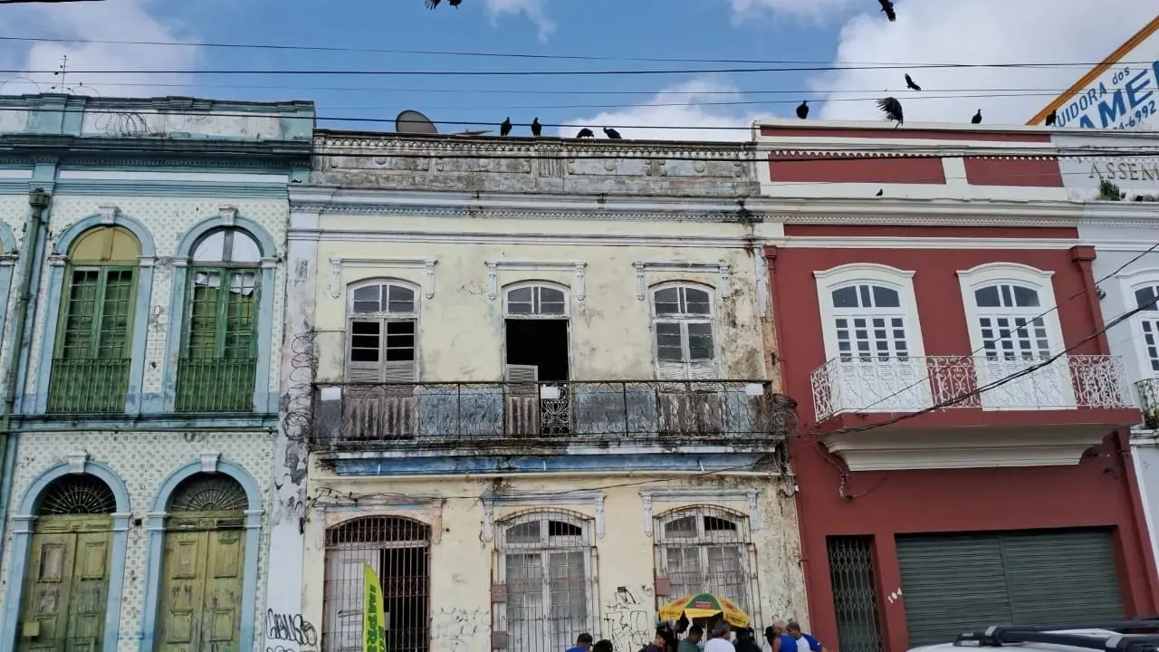 Casarão no Ver-o-Peso, na Rua Marquês de Pombal, em frente a Praça do Relógio