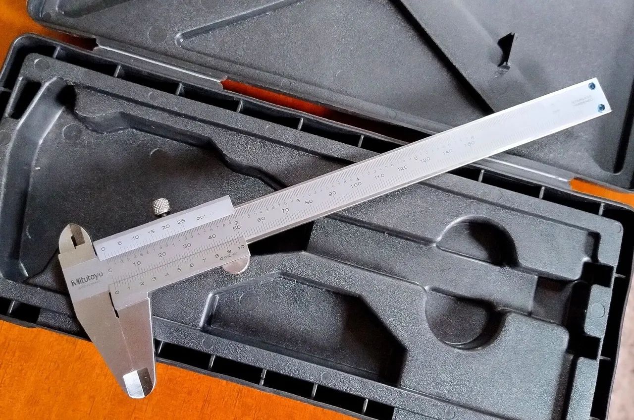 Paquímetro Mitutoyo 150mm 0,02 com estojo em  ótimo estado 
