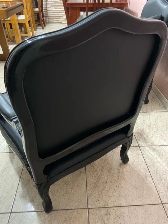 Poltronas Luxo em Couro ecológico Preto valor do PAr - Foto 4