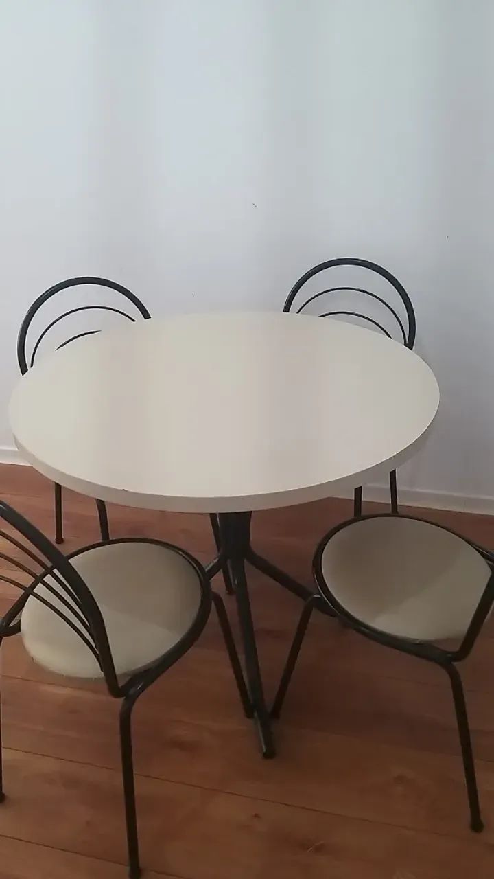 Round Dining Table with 4 Chairs64739713588994124