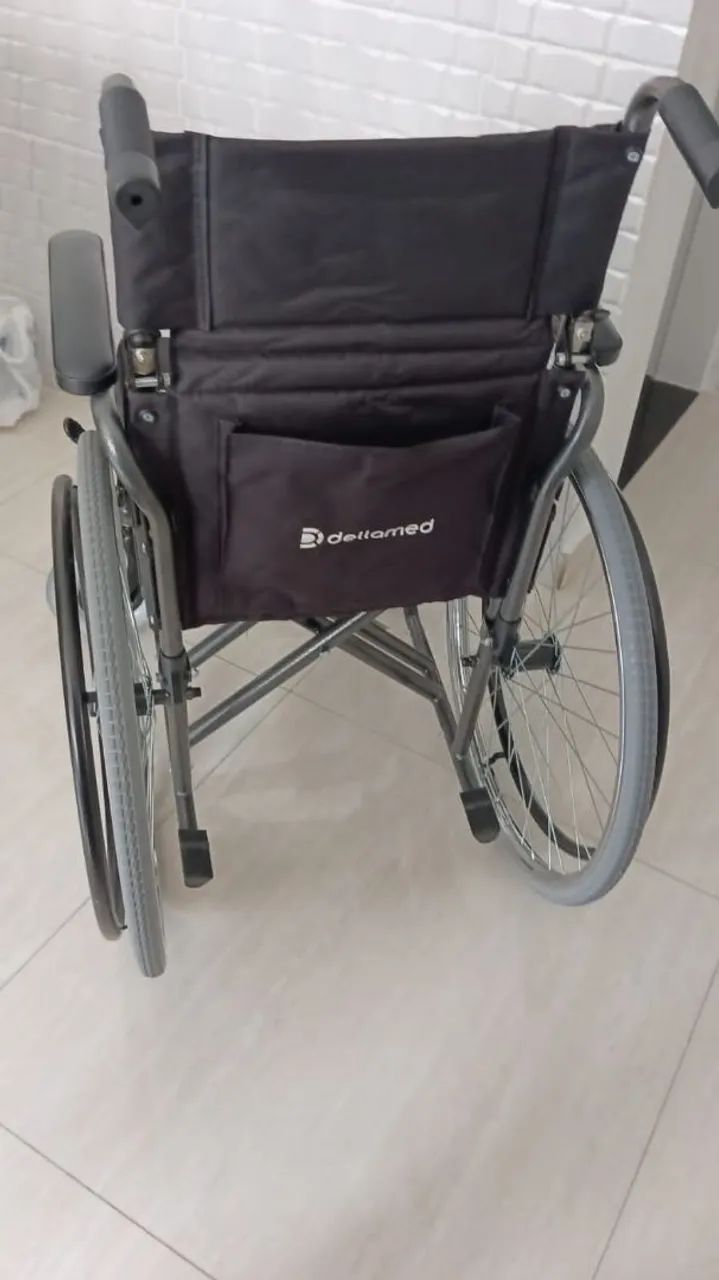 Cadeira de rodas NOVA - Foto 3