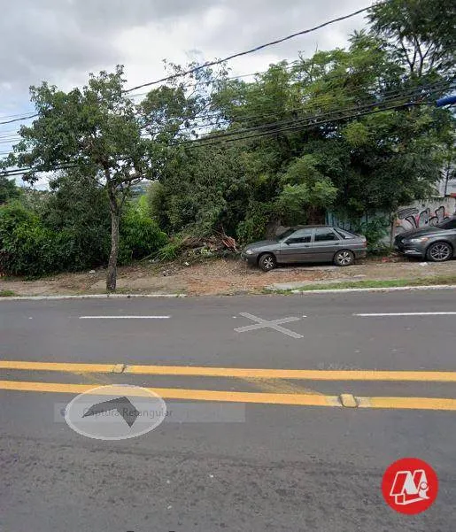 No bairro Glória, terreno de 450 m²