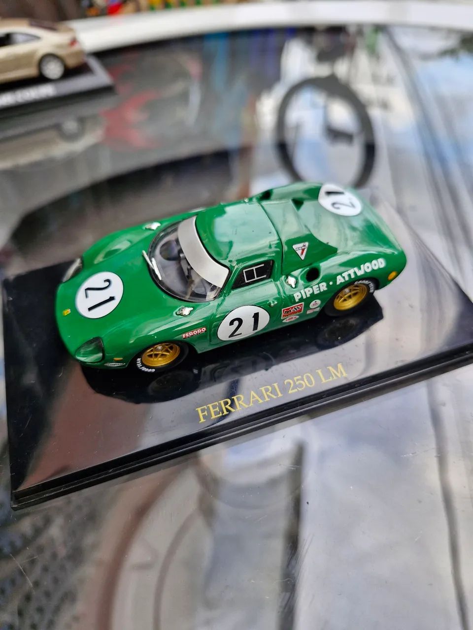 Ferrari 250 LM - Miniatura Colecionável Escala 1:43