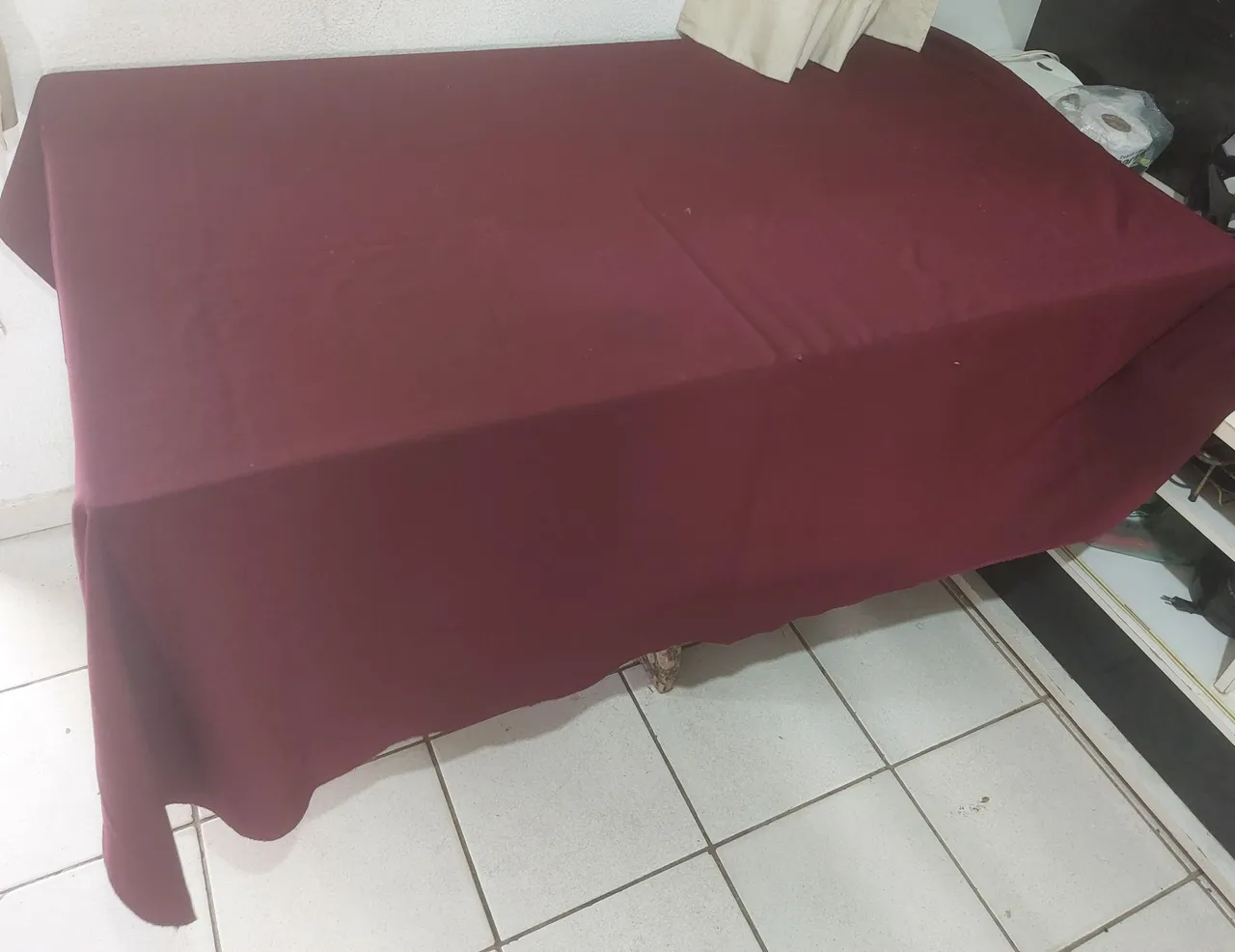 Toalha de Mesa Bordô retangular