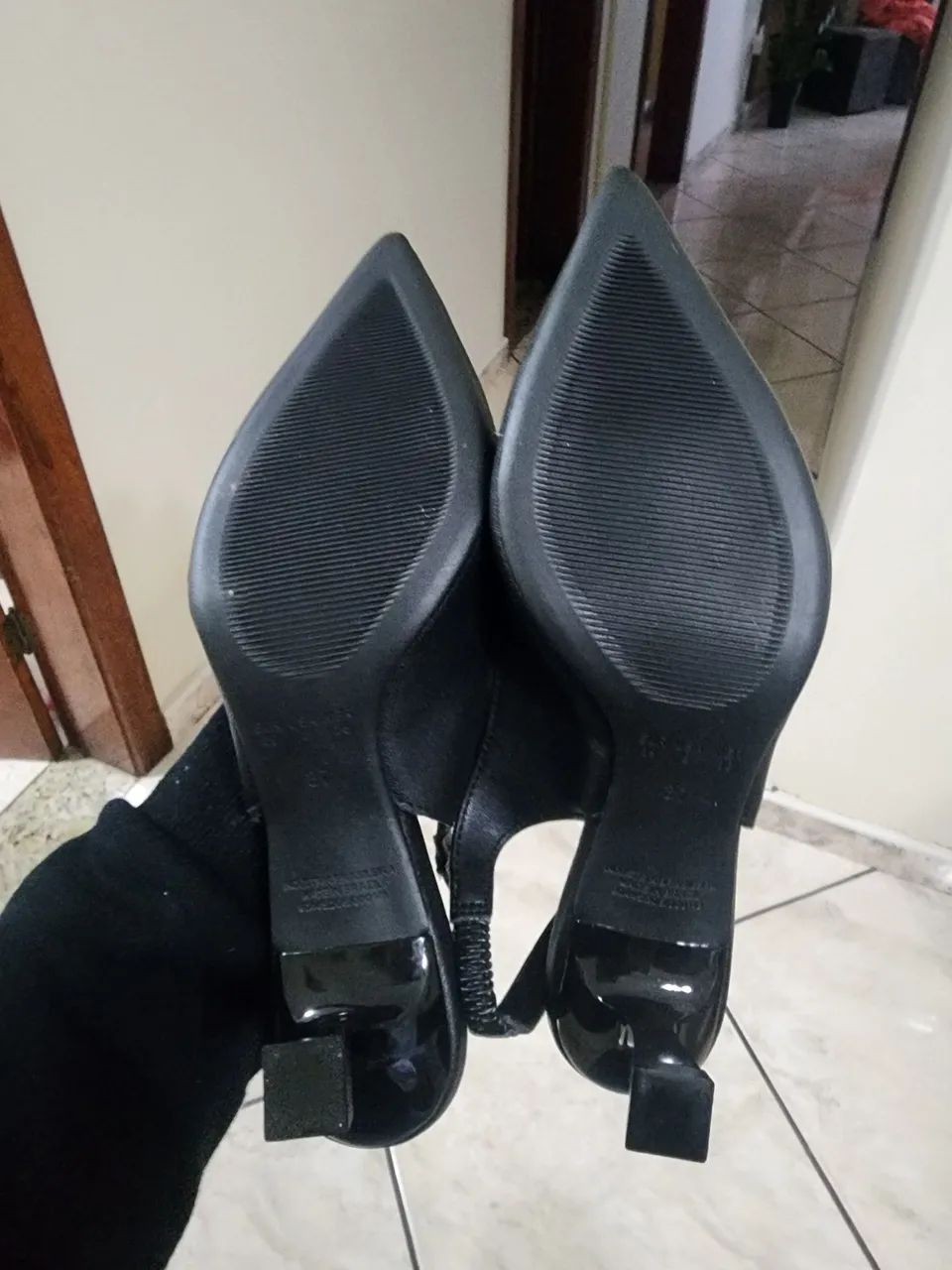 Scarpin Slingback Bebe Preto - Elegância e Conforto - Foto 4