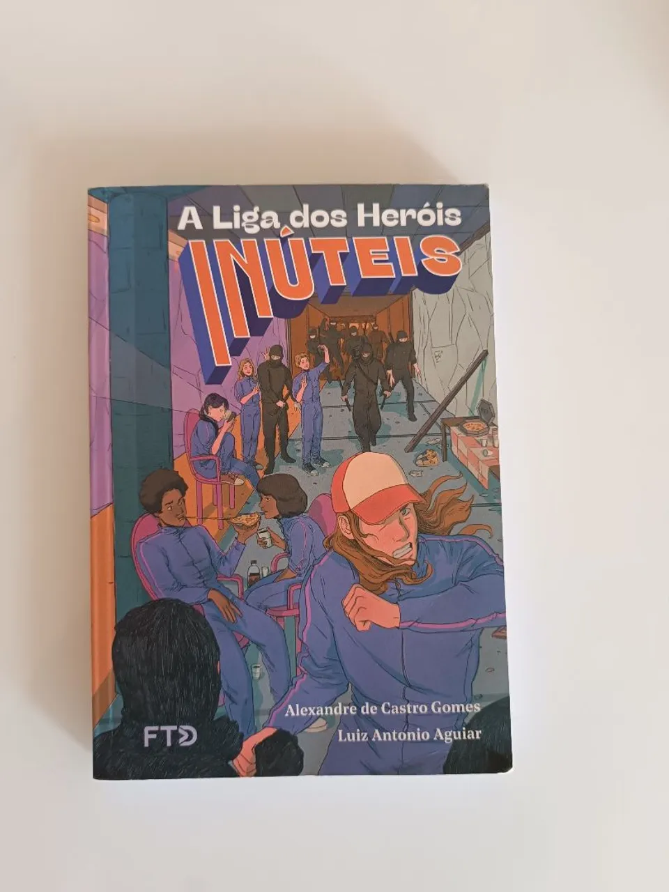 A Liga dos Heróis Inúteis - HQ