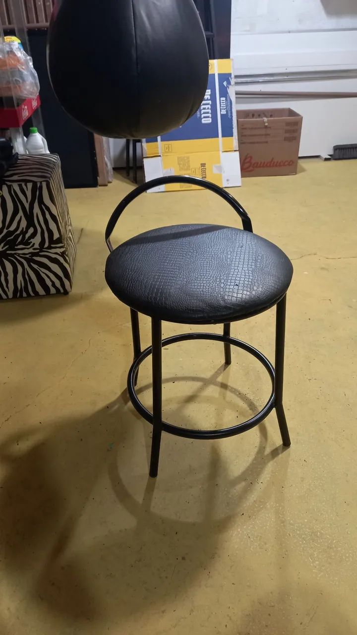 Banqueta de Metal Preto - 