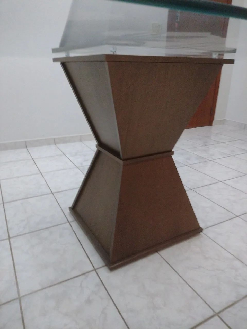 Mesa de Jantar de Vidro com Base em Madeira - Foto 4