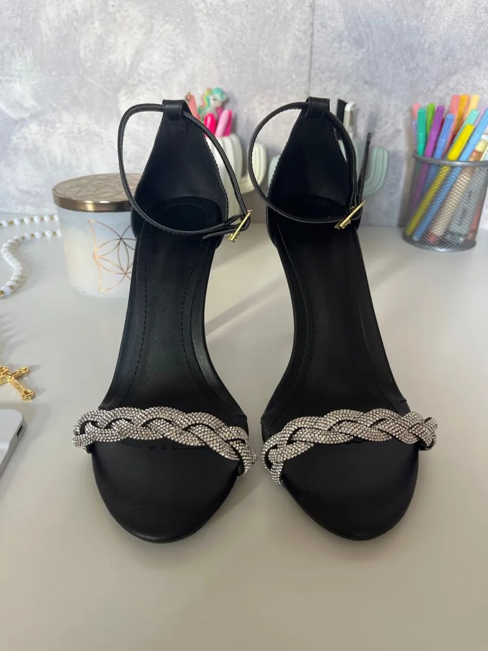 Sandália feminina preta com strass - Foto 4