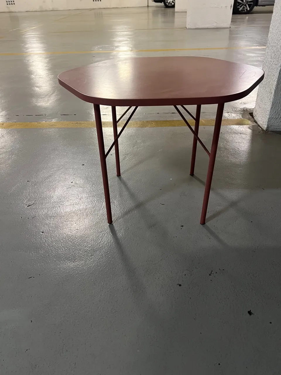 Mesa Lateral Rosa Moderna