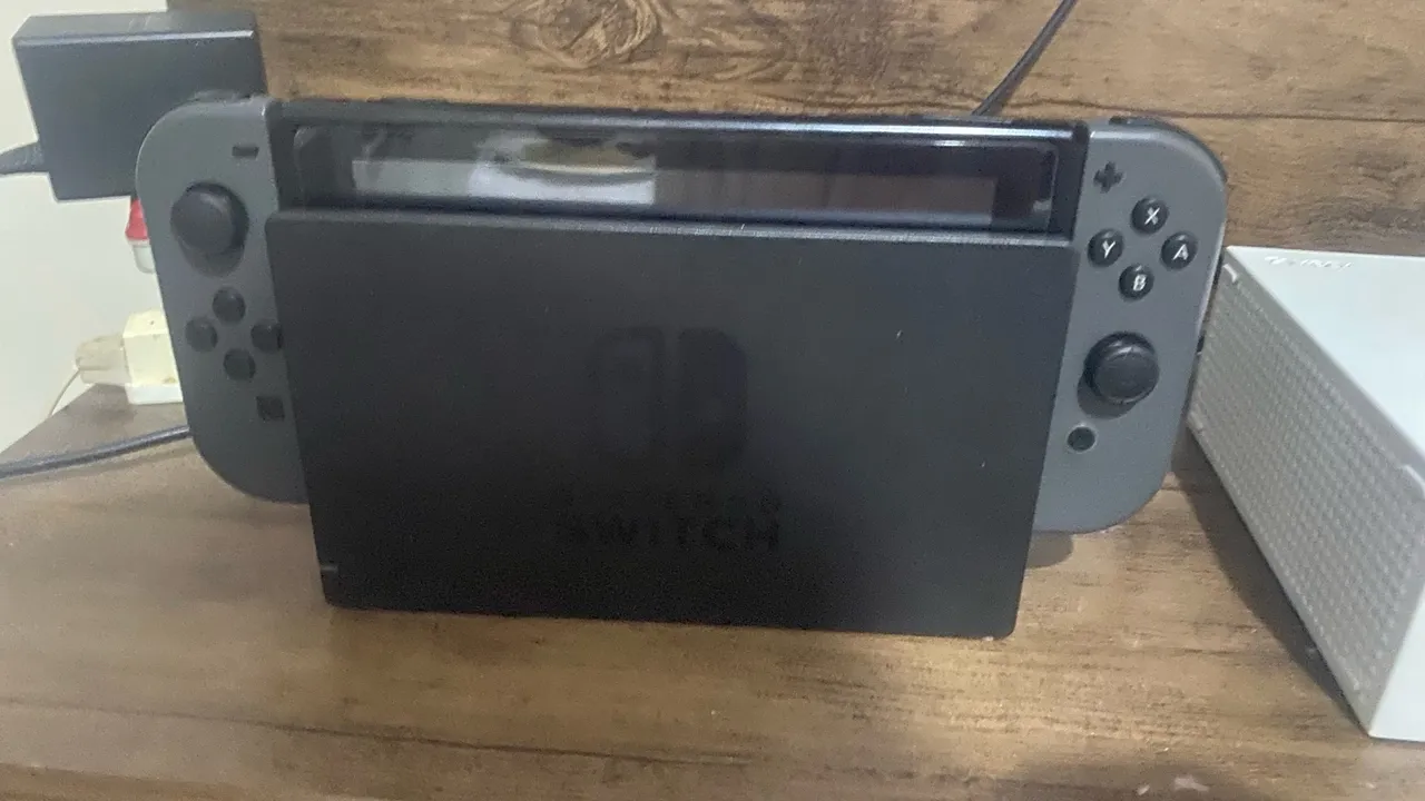 Vende-se Nintendo Switch desbloqueado