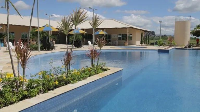 Terreno de 300m2 em condomínio fechado de alto padrão em Quixadá-CE