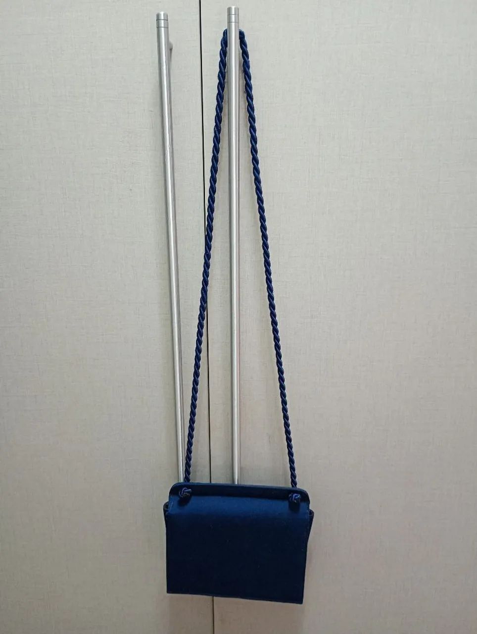 Bolsa azul de ombro