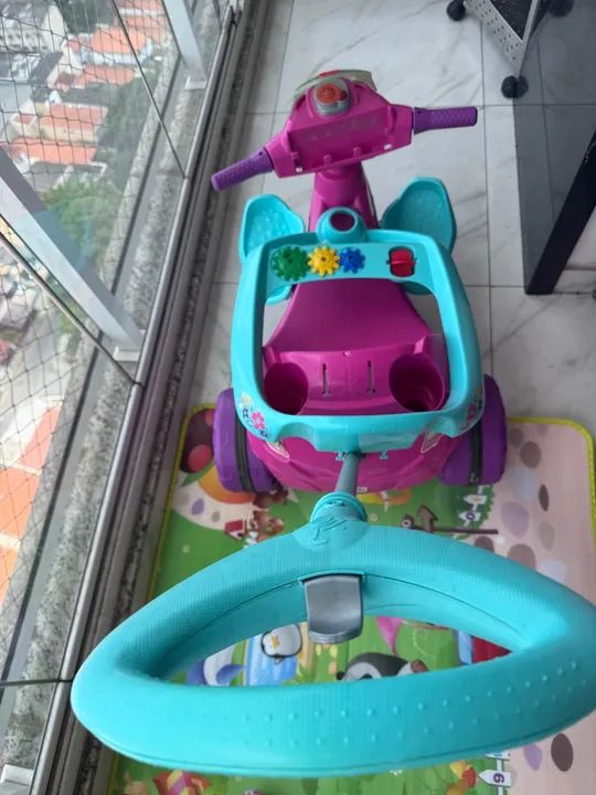 Andador infantil com empurrador - Diversão garantida!