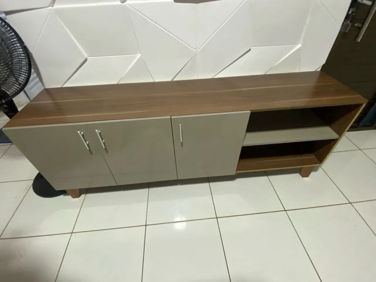 Rack de TV com 3 Portas e 1 Prateleira