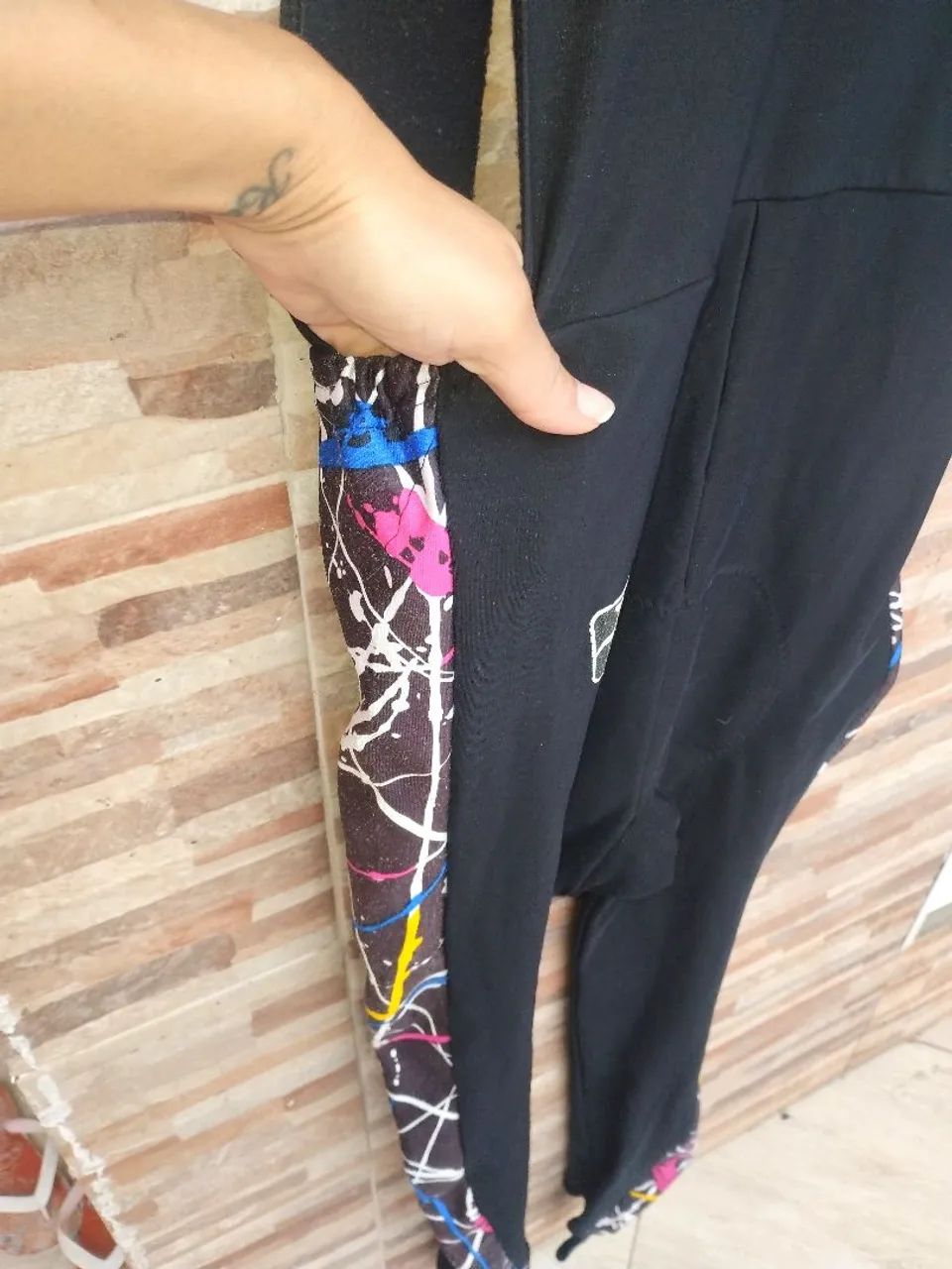 Macacão de ciclismo com detalhes coloridos