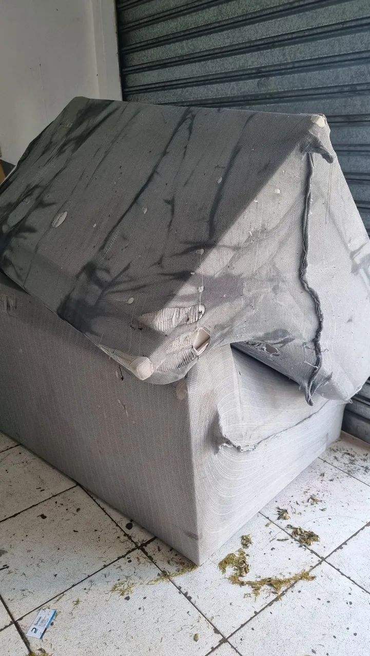 Sofá 4 lugares,  retrátil, vira cama de casal