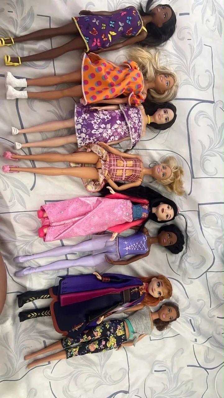 Bonecas Barbie e princesas 