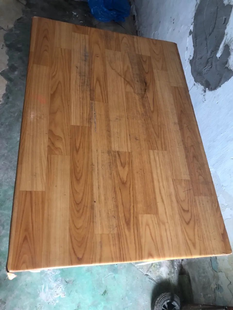 Mesa de Madeira com tampo amadeirado e base branca - Foto 2