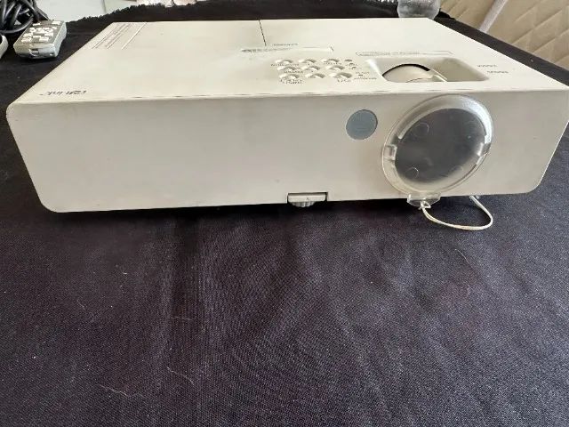 Projetor Panasonic LCD - LB 83U - 3.200 Ansilúmens