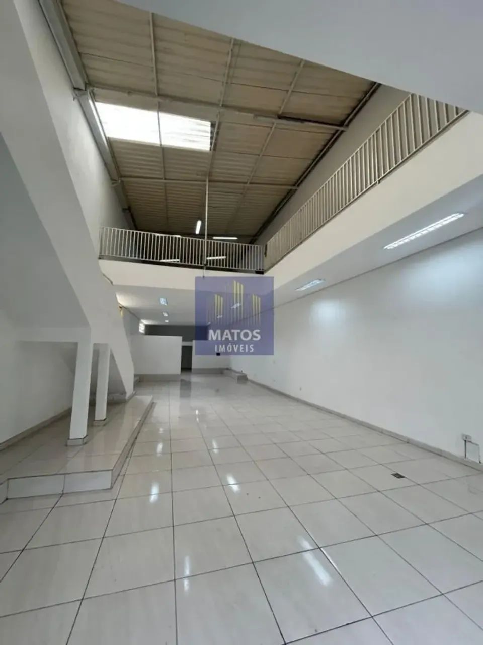 Salão Comercial Com Ótima Localização 350m² aproximadamente - Foto 4