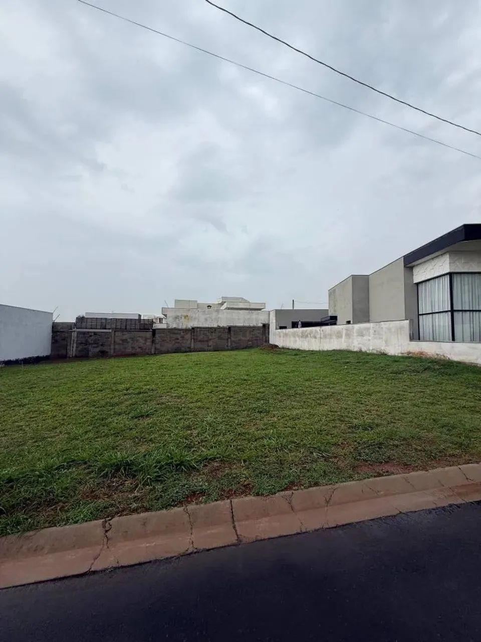 TERRENO EM CONDOMÍNIO FECHADO