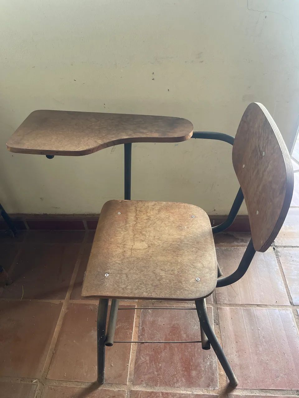 Vendo 06 Cadeira para estudar  - Foto 2