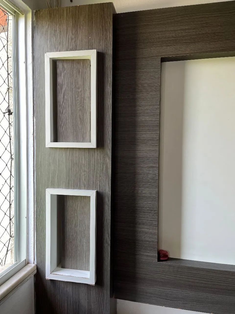 Painel com Rack amadeirado