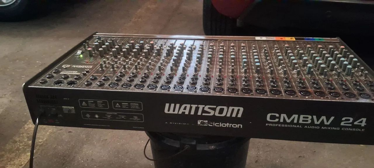 Vendo uma mesa de som com 24 canais da wattsom  - Foto 4