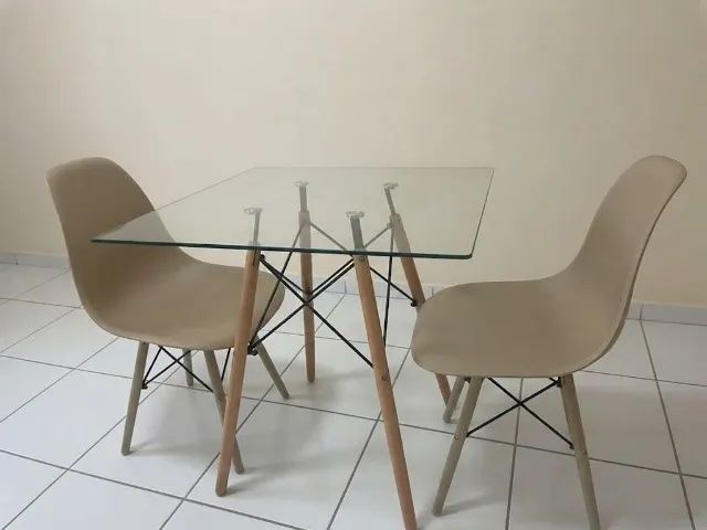 mesa com cadeira