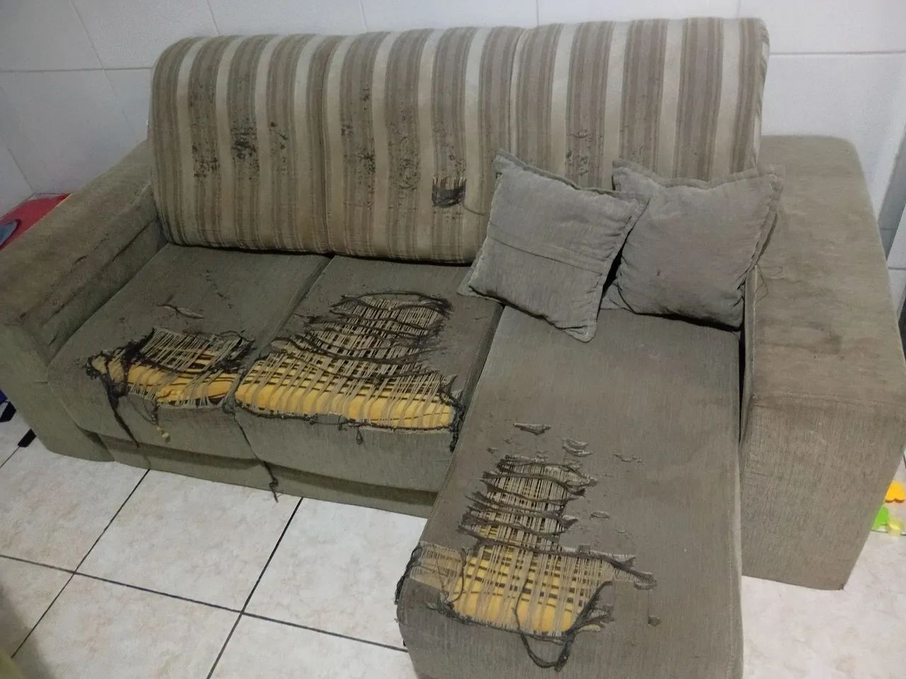 Doação de sofá para reformar. - Foto 2