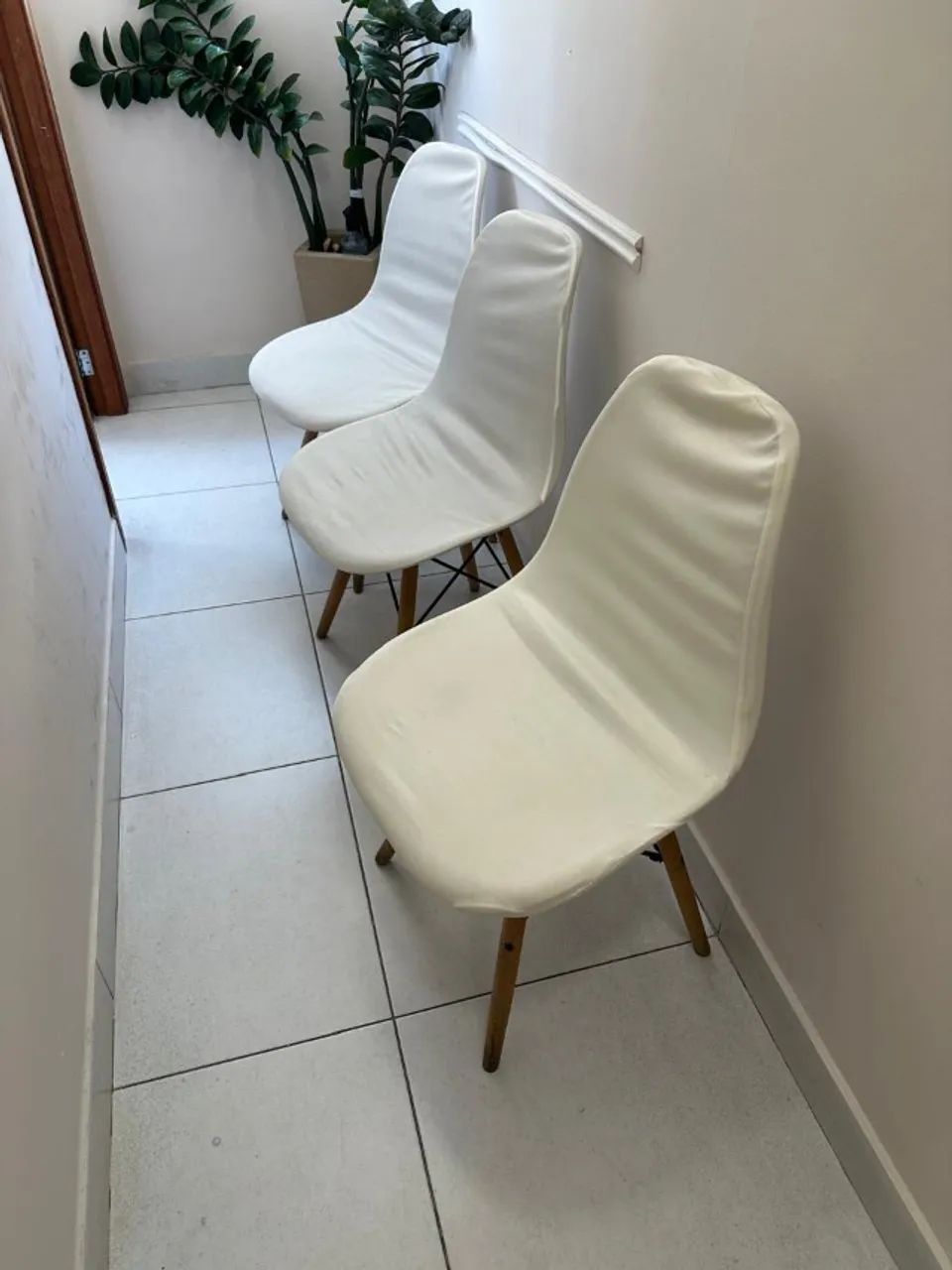 3 Cadeiras EAMES com capas