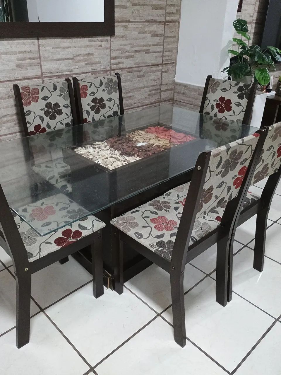 Mesa com 6 cadeiras - Foto 2