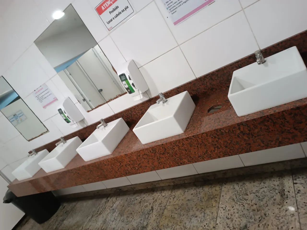 Lavatório em granito 
