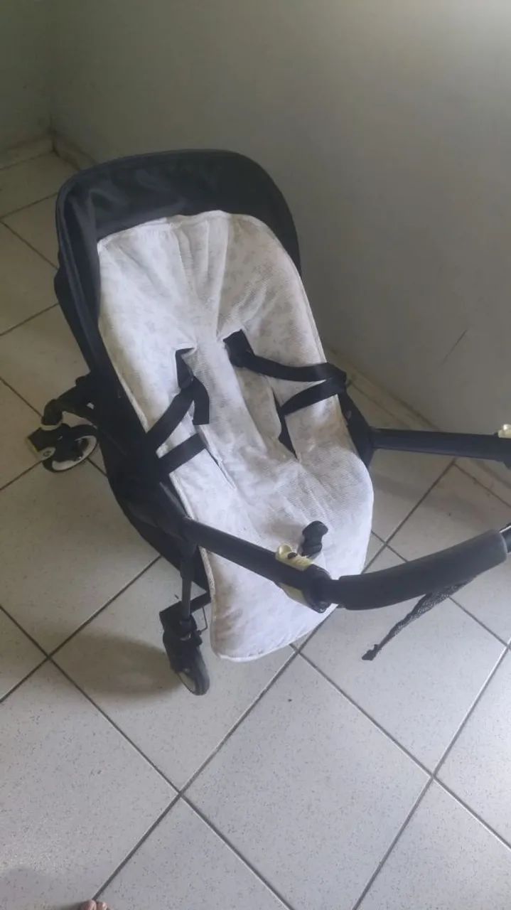 Carrinho de bebê com bebê conforto  - Foto 3