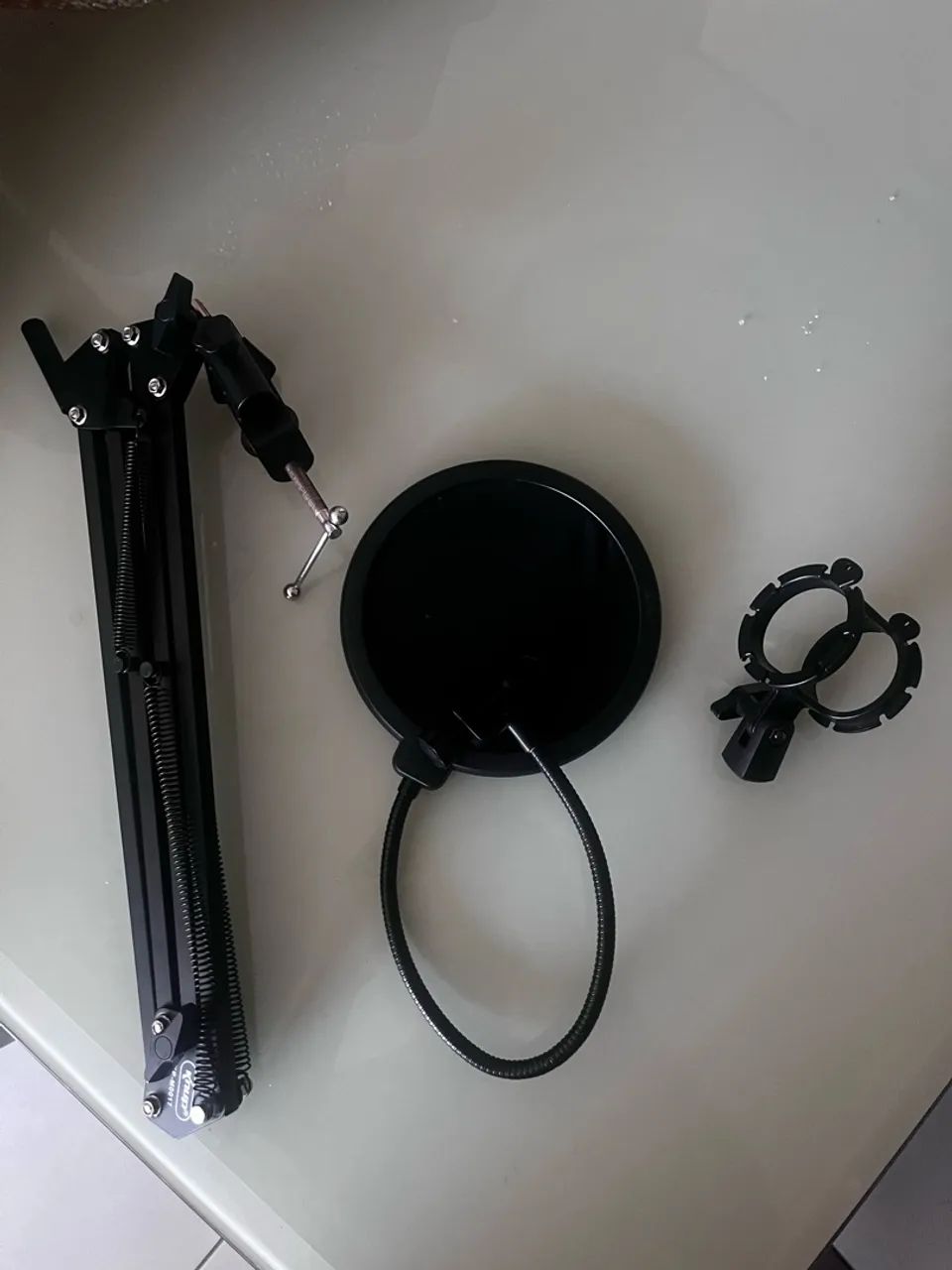 Microfone Behiringer B2 Pro + Abafador e tripe - Foto 4