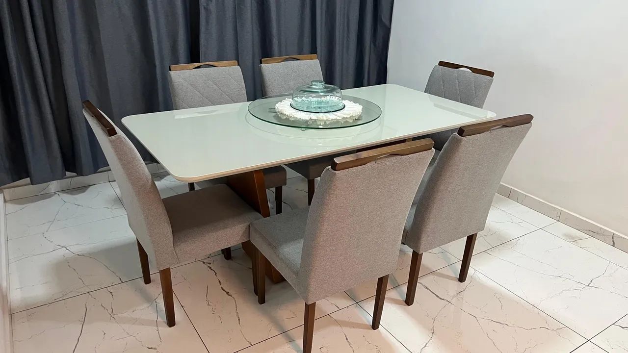 Vendo mesa 6 cadeiras 