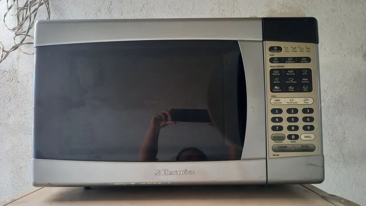 Vendo um micro-ondas com grill 
