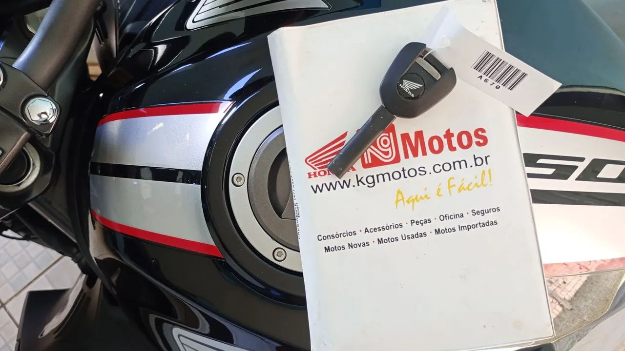 Vendo CB 650F impecável.