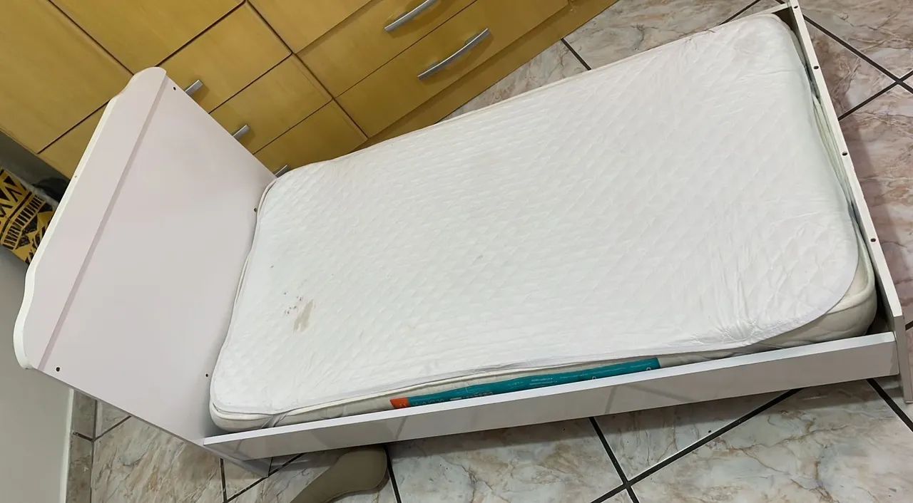 Cama infantil com o Colchão