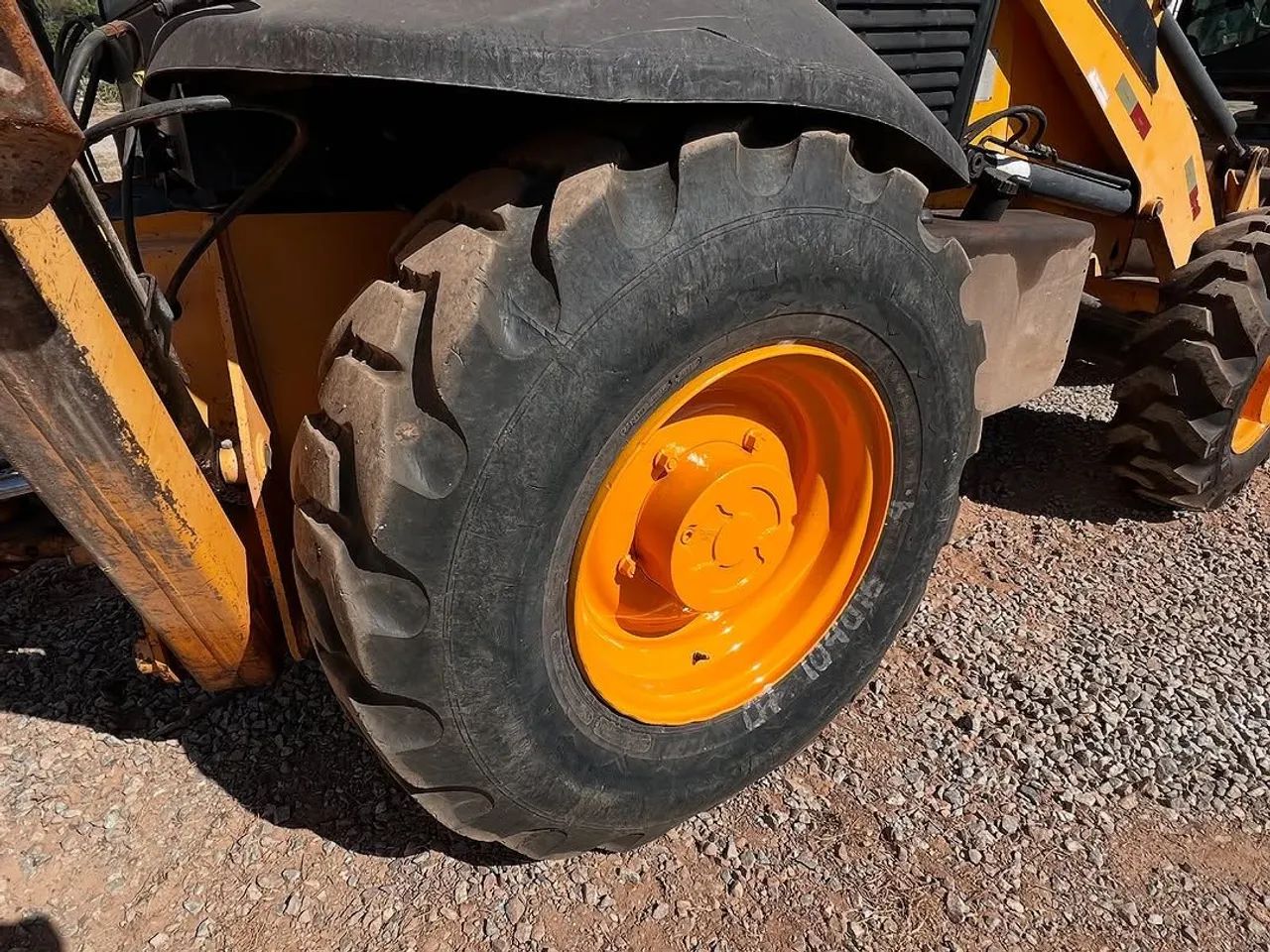 RETROESCAVADEIRA JCB 3C 4X4 - Foto 5