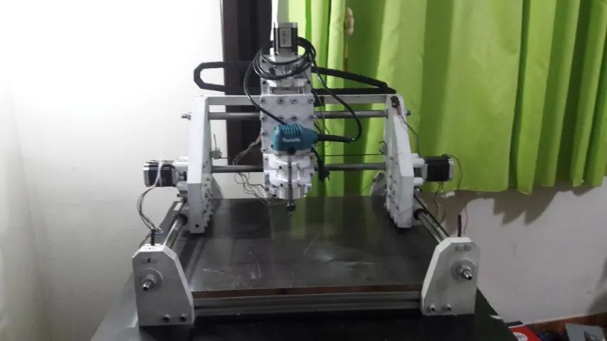 cnc router caseira com vários motores eletrônicos e acessórios 700,00