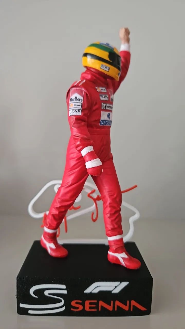 Vendo estatueta do Ayrton Senna - Foto 4