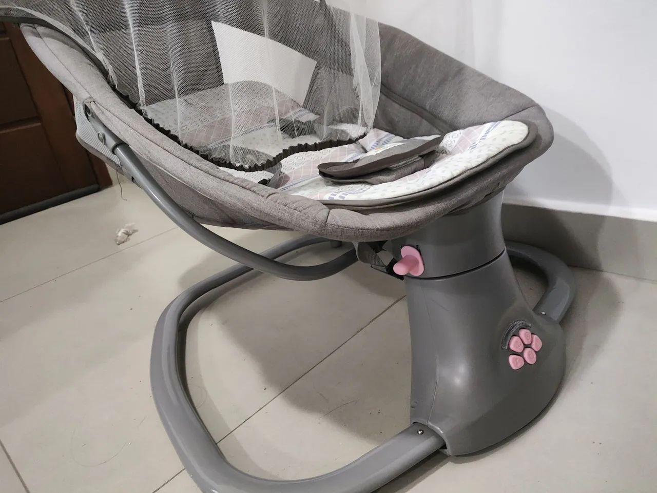 Cadeira de bebê elétrica automática de balanço - Foto 2