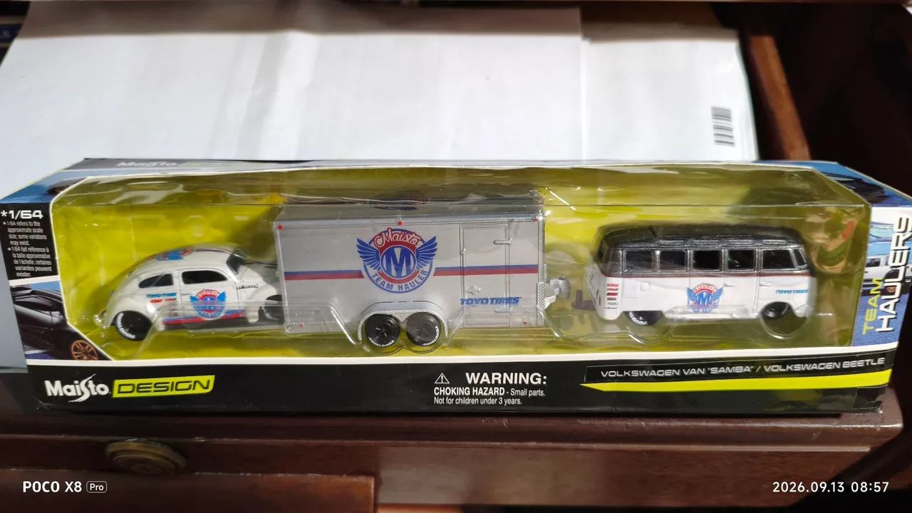 Miniatura VW Beetle/ VW Kombi e reboque 