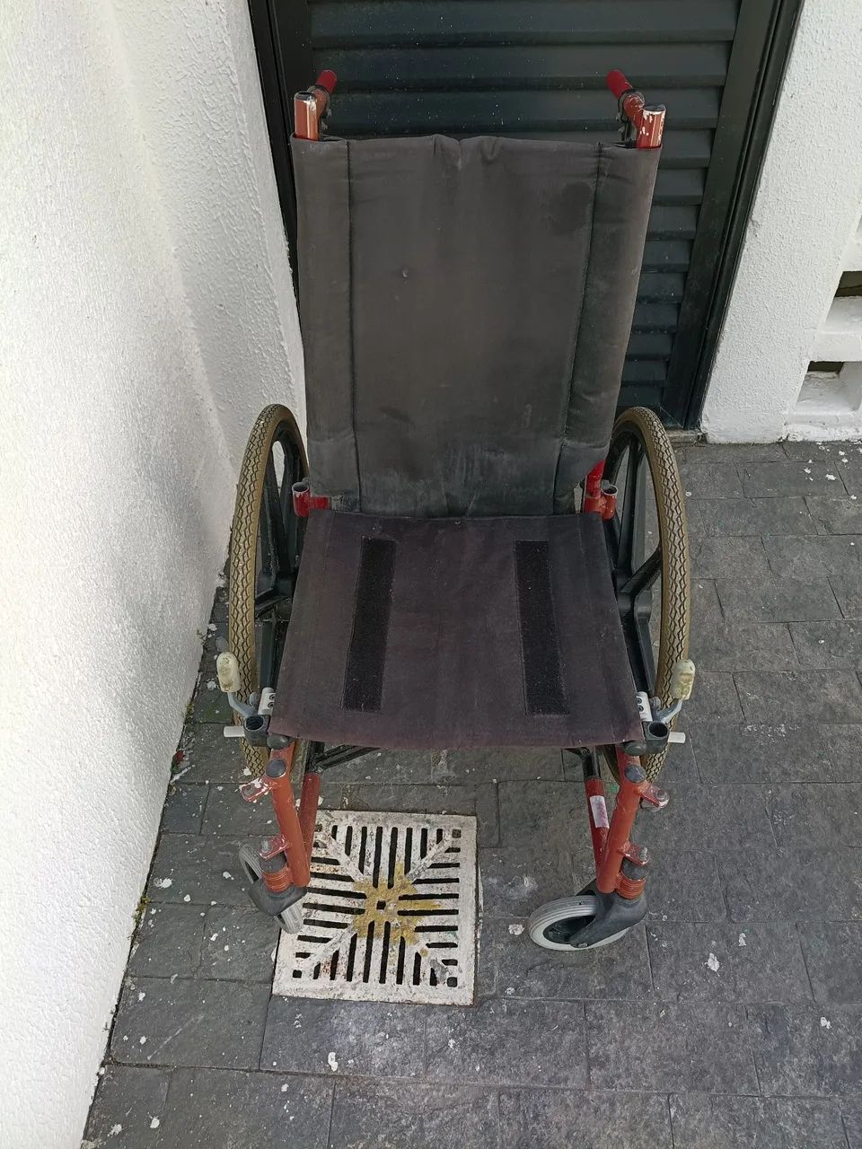 Cadeira de roda de alumínio com regulagem de inclinação. - Foto 2