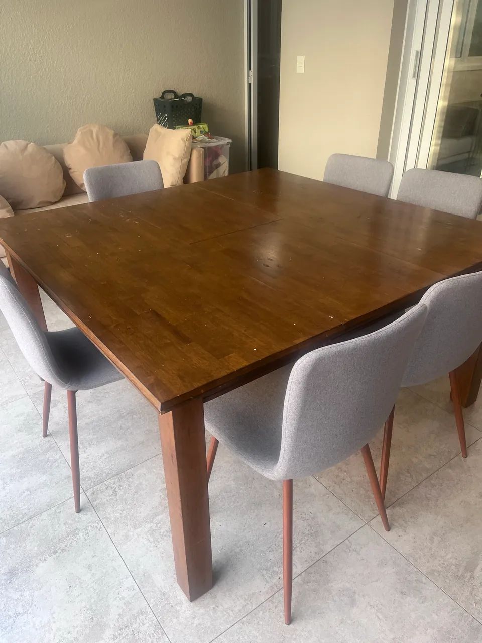 Mesa retrátil de madeira com 6 cadeiras - R$800 - Foto 4