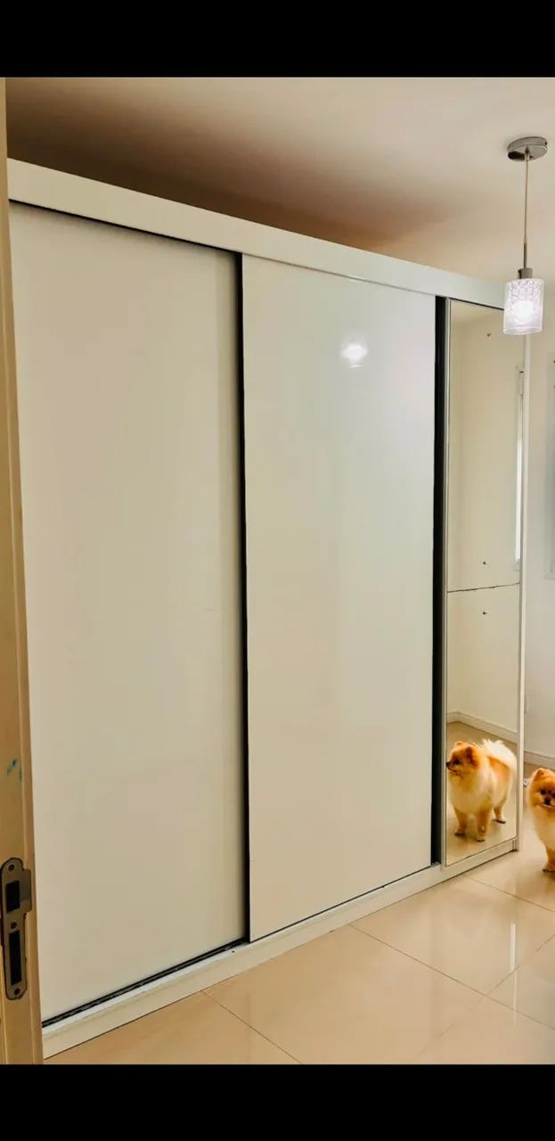 Guarda roupa com porta espelho