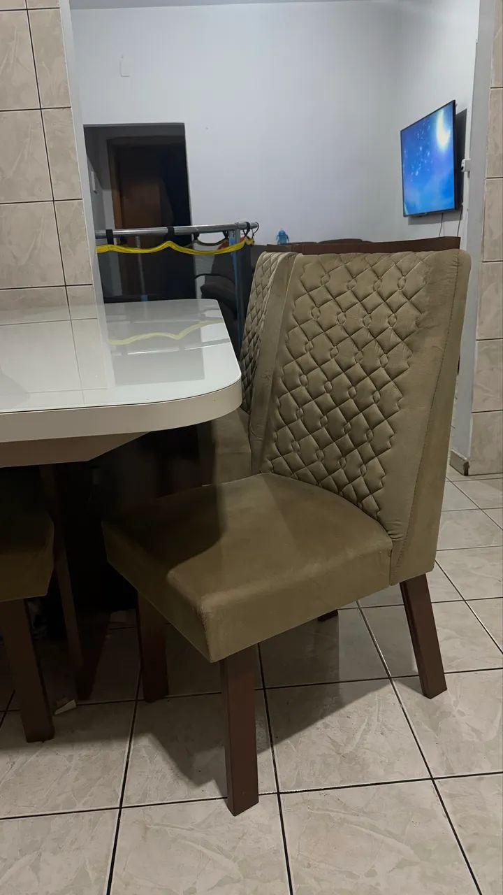 Mesa grande com 4 cadeiras semi nova  - Foto 4